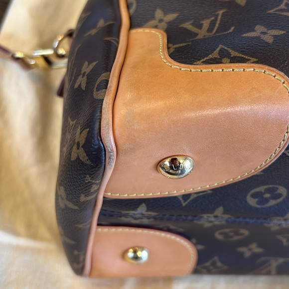 Louis Vuitton Monogram Retiro Handbag - Picture 6 of 16